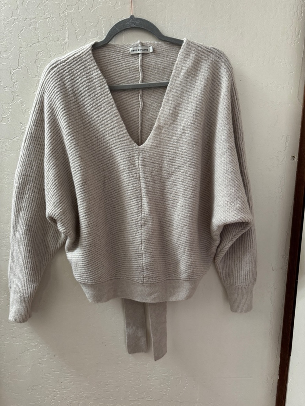 V-Neck Chunky Knit Sweater in Light Gray/Bone